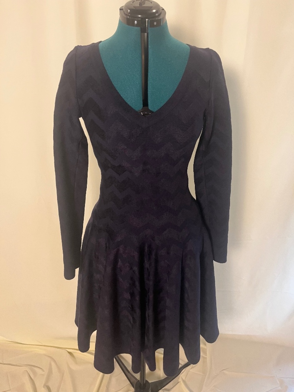 NWT ALAIA Vintage Long Sleeve Flared Skirt Knit Mini Dress Navy Blue Chevron